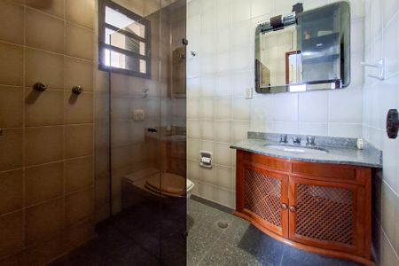Apartamento para alugar com 328m², 4 quartos e 3 vagas Apartamento para alugar com 328m², 4 quartos e 3 vagasBanheiro da Suíte 2