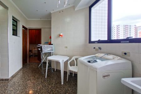 Apartamento para alugar com 328m², 4 quartos e 3 vagas Apartamento para alugar com 328m², 4 quartos e 3 vagasÁrea de Serviço