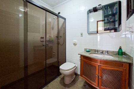 Apartamento para alugar com 328m², 4 quartos e 3 vagas Apartamento para alugar com 328m², 4 quartos e 3 vagasBanheiro da Suíte 1