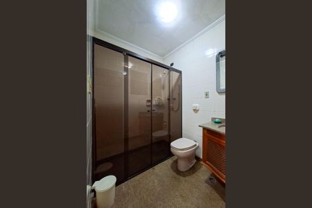 Apartamento para alugar com 328m², 4 quartos e 3 vagas Apartamento para alugar com 328m², 4 quartos e 3 vagasBanheiro da Suíte 1