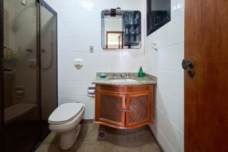 Apartamento para alugar com 328m², 4 quartos e 3 vagas Apartamento para alugar com 328m², 4 quartos e 3 vagasBanheiro da Suíte 1