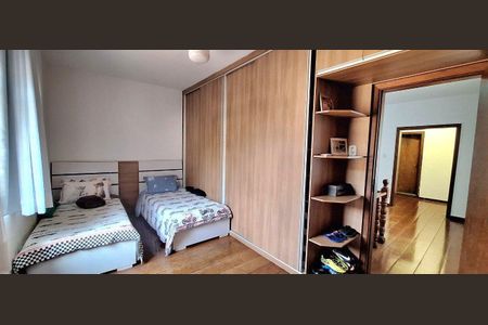 Casa à venda com 320m², 3 quartos e 2 vagas