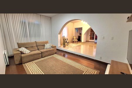 Casa à venda com 3 quartos, 320m² em Sagrada Família, Belo Horizonte