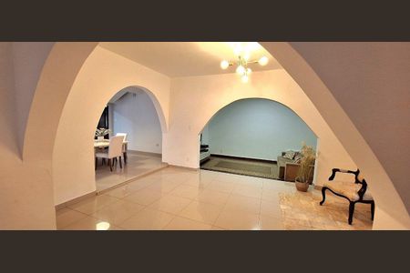 Casa à venda com 3 quartos, 320m² em Sagrada Família, Belo Horizonte