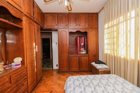 Casa à venda com 3 quartos, 280m² em Santa Efigênia, Belo Horizonte
