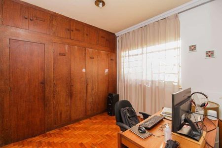 Casa à venda com 3 quartos, 280m² em Santa Efigênia, Belo Horizonte