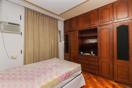 Casa à venda com 3 quartos, 280m² em Santa Efigênia, Belo Horizonte