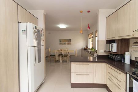 Casa à venda com 355m², 4 quartos e 8 vagasCozinha