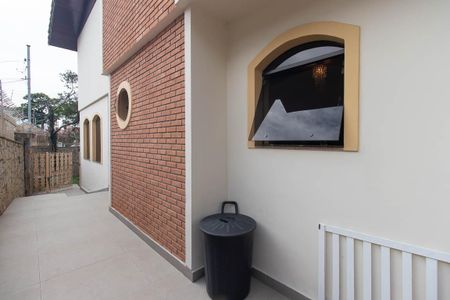 Casa à venda com 355m², 4 quartos e 8 vagasCorredor externo