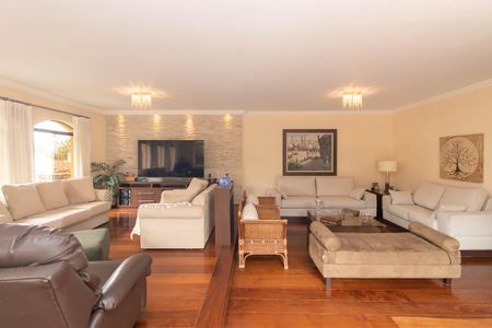 Casa à venda com 355m², 4 quartos e 8 vagasSala