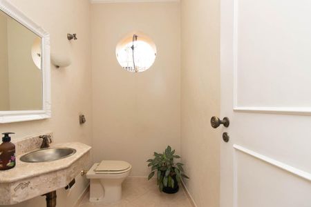 Casa à venda com 355m², 4 quartos e 8 vagasLavabo