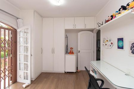 Casa à venda com 355m², 4 quartos e 8 vagasSuíte 1