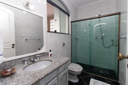 Casa à venda com 355m², 4 quartos e 8 vagasBanheiro Suíte 2