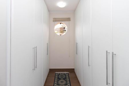 Casa à venda com 355m², 4 quartos e 8 vagasCloset da Suíte 4