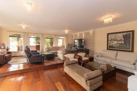 Casa à venda com 355m², 4 quartos e 8 vagasSala