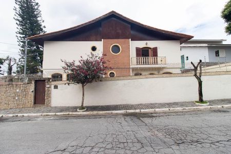 Casa à venda com 355m², 4 quartos e 8 vagasFachada