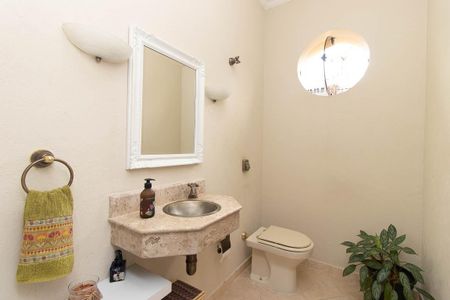 Casa à venda com 355m², 4 quartos e 8 vagasLavabo