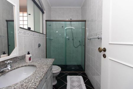 Casa à venda com 355m², 4 quartos e 8 vagasBanheiro Suíte 2