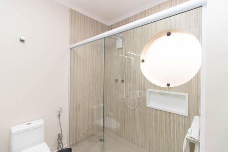 Casa à venda com 355m², 4 quartos e 8 vagasBanheiro da Suíte 4