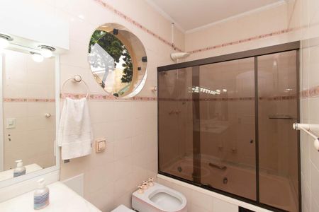 Casa à venda com 355m², 4 quartos e 8 vagasBanheiro da Suíte 1