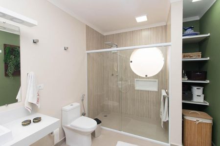 Casa à venda com 355m², 4 quartos e 8 vagasBanheiro da Suíte 4