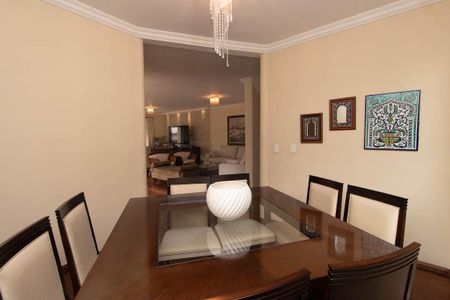 Casa à venda com 355m², 4 quartos e 8 vagasSala de Jantar