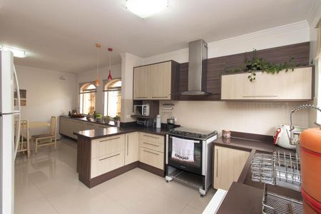 Casa à venda com 355m², 4 quartos e 8 vagasCozinha