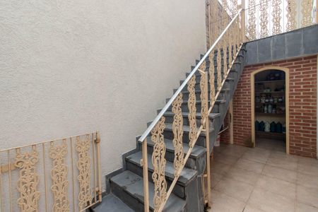 Casa à venda com 355m², 4 quartos e 8 vagasEscada Externa