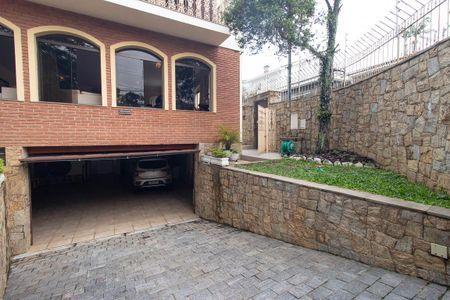 Casa à venda com 355m², 4 quartos e 8 vagasEntrada da Garagem