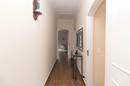 Casa à venda com 355m², 4 quartos e 8 vagasCorredor dos Quartos