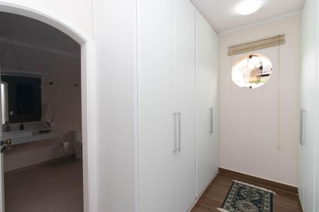 Casa à venda com 355m², 4 quartos e 8 vagasCloset da Suíte 4