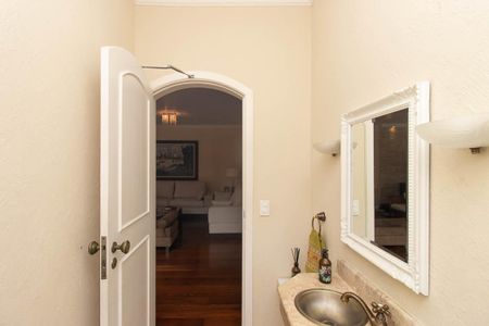 Casa à venda com 355m², 4 quartos e 8 vagasLavabo