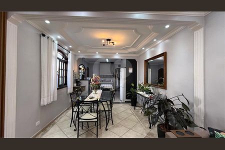 Casa à venda com 3 quartos, 200m² em Vila Mangalot, São Paulo