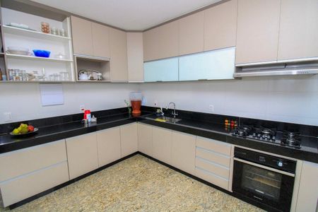 Casa à venda com 3 quartos, 180m² em Sagrada Família, Belo Horizonte