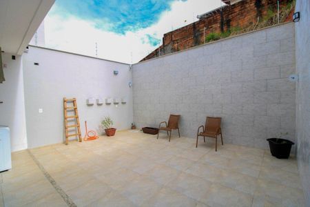 Casa à venda com 3 quartos, 180m² em Sagrada Família, Belo Horizonte