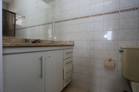 Apartamento à venda com 142m², 2 quartos e 2 vagasBanheiro da Suíte