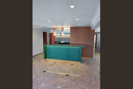 Apartamento à venda com 220m², 4 quartos e 4 vagas