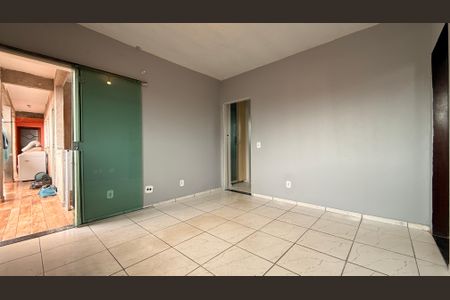 Sala de apartamento para alugar com 2 quartos, 40m² em Qr 210, Brasília