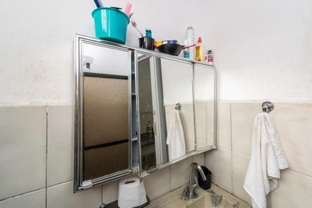 Casa à venda com 200m², 2 quartos e 1 vaga Casa à venda com 200m², 2 quartos e 1 vagaBanheiro