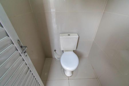 Casa à venda com 200m², 2 quartos e 1 vaga Casa à venda com 200m², 2 quartos e 1 vagaBanheiro da varanda 1