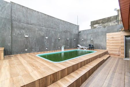 Casa à venda com 200m², 2 quartos e 1 vaga Casa à venda com 200m², 2 quartos e 1 vagaDeck da piscina