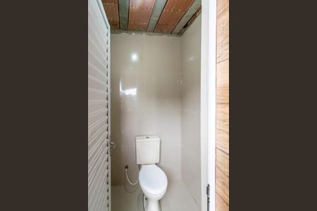 Casa à venda com 200m², 2 quartos e 1 vaga Casa à venda com 200m², 2 quartos e 1 vagaBanheiro da varanda 1