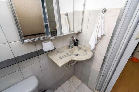 Casa à venda com 200m², 2 quartos e 1 vaga Casa à venda com 200m², 2 quartos e 1 vagaBanheiro