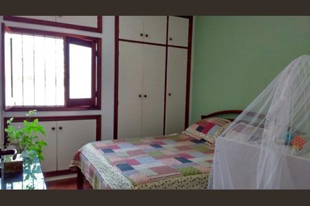 Casa à venda com 360m², 3 quartos e 2 vagasQuarto