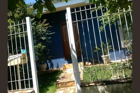 Casa à venda com 360m², 3 quartos e 2 vagasFachada