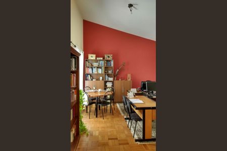 Casa à venda com 360m², 3 quartos e 2 vagasQuarto