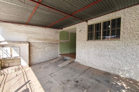 Casa à venda com 250m², 2 quartos e 2 vagasQuintal - Garagem