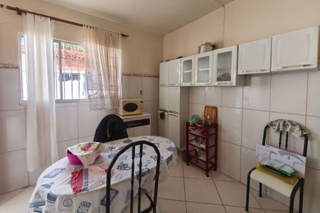 Casa à venda com 250m², 2 quartos e 2 vagasCozinha