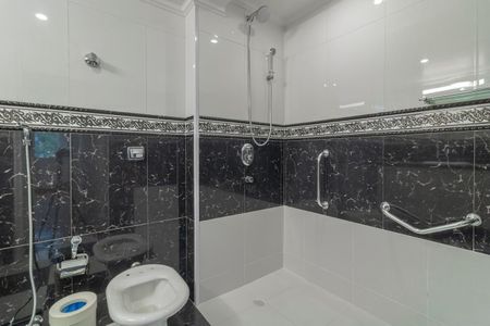 Apartamento à venda com 128m², 3 quartos e 1 vaga Apartamento à venda com 128m², 3 quartos e 1 vagaBanheiro da Suíte