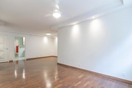 Apartamento à venda com 128m², 3 quartos e 1 vaga Apartamento à venda com 128m², 3 quartos e 1 vagaSala